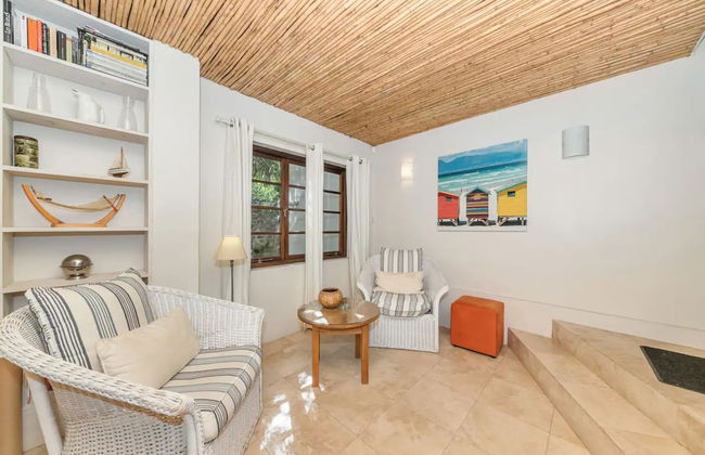 Tropical 1BD Hideaway Near Queens Beach, Fresnaye! - Photo 10