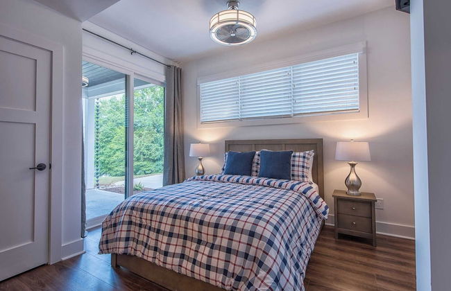 Azalea Retreat by Avantstay Sleeps 34 & Pool - Photo 8