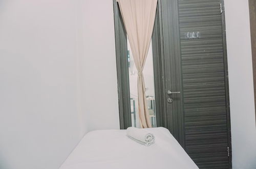 Photo 5 - Good Deal And Cozy 2Br At Apartment Amazana Serpong