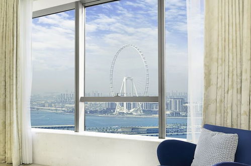 Photo 7 - LUX Iconic Views at Palm Tower Suite 7