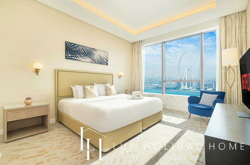 Photo 5 - LUX Iconic Views at Palm Tower Suite 7