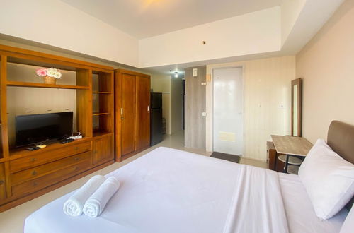 Photo 4 - Cozy Stay Studio At Ambassade Kuningan Apartment