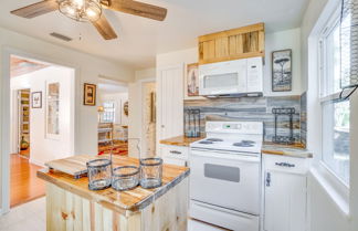 Photo 3 - Vintage Mount Dora Cottage w/ Screened Porch