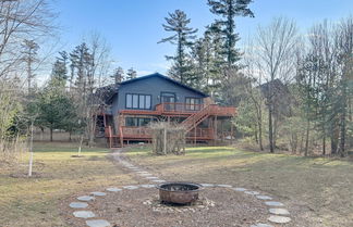 Foto 1 - Spacious Cabin on Lake Arbutus: Private Dock