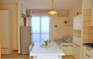 Photo 2 - beautiful Studio Apartment in a Seafront Building