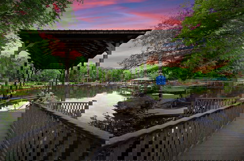 Foto 73 - Shoreway Cove by Avantstay Waterfront Pool Dock