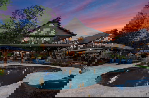 Foto 80 - Black Bear Lodge by Avantstay Lakefront Dock Pool Theater Sleeps 20