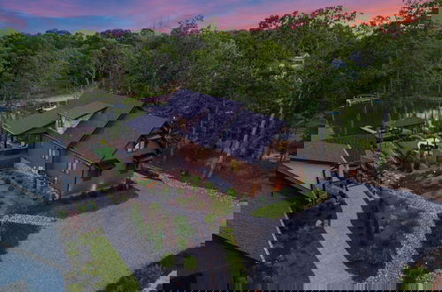 Foto 71 - Black Bear Lodge by Avantstay Lakefront Dock Pool Theater Sleeps 20
