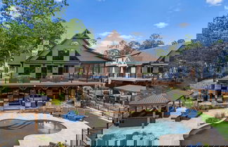 Foto 1 - Black Bear Lodge by Avantstay Lakefront Dock Pool Theater Sleeps 20
