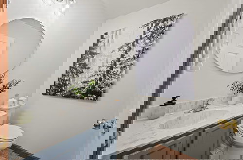 Foto 50 - Mews Mountain House by Avantstay Walk to Beach Hot Tub Game Room