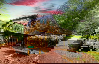 Foto 1 - Mews Mountain House by Avantstay Walk to Beach Hot Tub Game Room