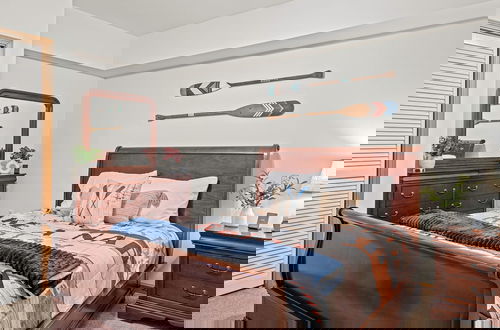 Foto 43 - Mews Mountain House by Avantstay Walk to Beach Hot Tub Game Room