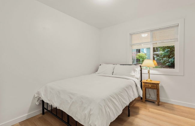 Parkside Escape Oasis in Bellevue fully fenced - Photo 5
