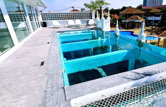 STARLAND Luxury Pool Villa Pattaya 8 Bedrooms - Photo 21