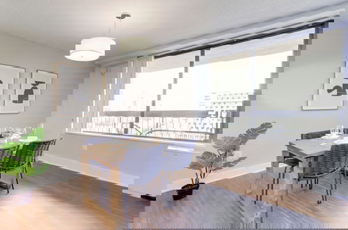 Foto 7 - Crystal City Modern Apt w Gym