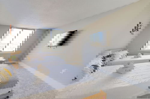 Foto 5 - Crystal City Modern Apt w Gym