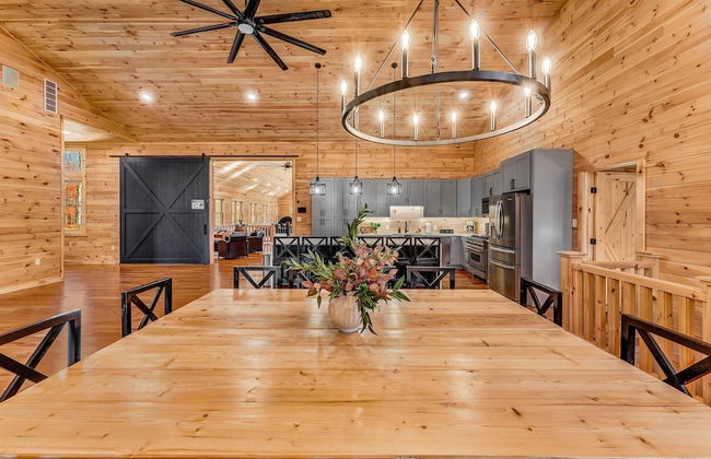 Grand Timber by Avantstay Indoor Pool Sauna Sports Court Game Room More - Photo 20