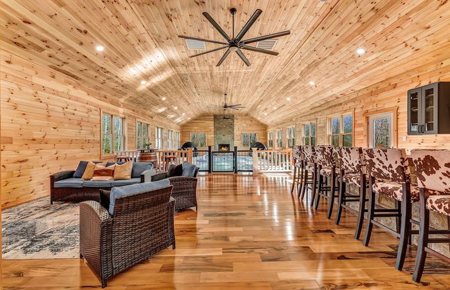 Grand Timber by Avantstay Indoor Pool Sauna Sports Court Game Room More - Photo 32