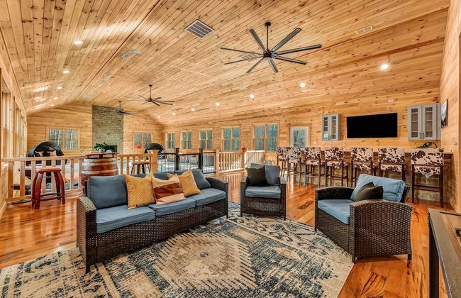 Grand Timber by Avantstay Indoor Pool Sauna Sports Court Game Room More - Photo 28