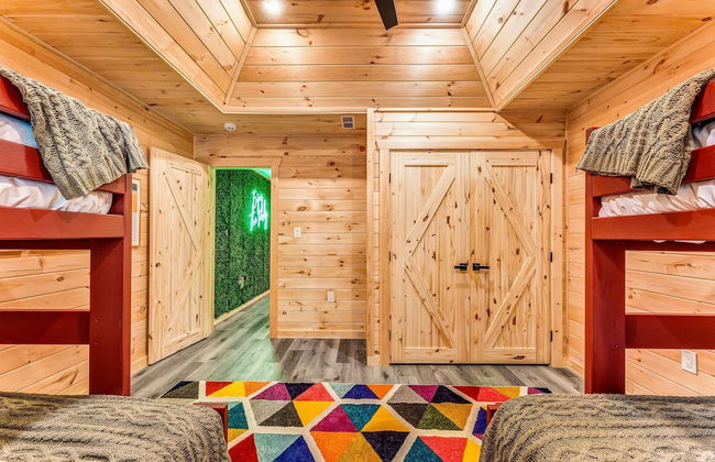 Grand Timber by Avantstay Indoor Pool Sauna Sports Court Game Room More - Photo 62