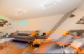 Photo 1 - Host Stay Manfield Avenue