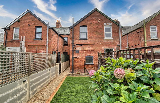 Host Stay Barton Road House - Photo 21
