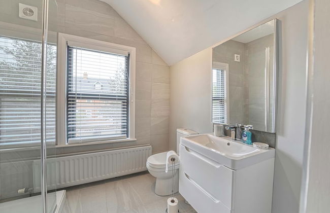 Host Stay Barton Road House - Photo 20