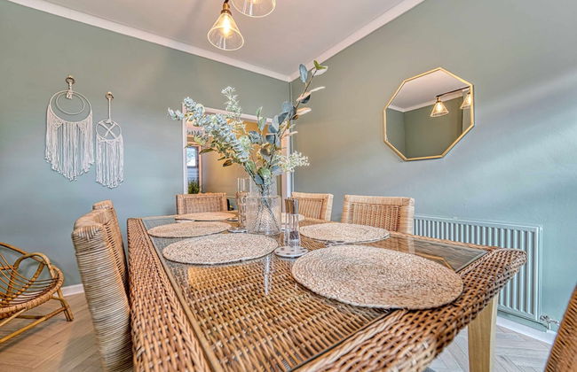 Host Stay Barton Road House - Photo 7