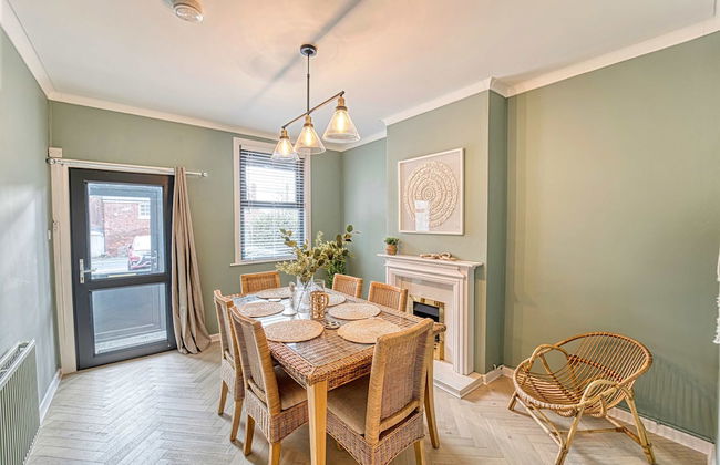 Host Stay Barton Road House - Photo 8