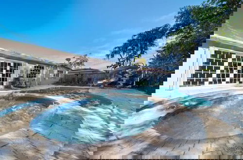 Foto 4 - Heated Pool Home Near Beach