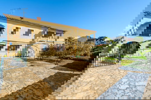 Foto 1 - Spacious Apartment With Garden