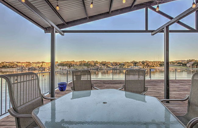 Immaculate Waterfront Home for 16 w/ Private Dock! - Foto 52