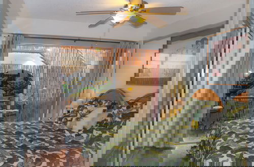 Photo 2 - Retro Oasis Hawaiian King Apartment 1 Bedroom Condo by RedAwning