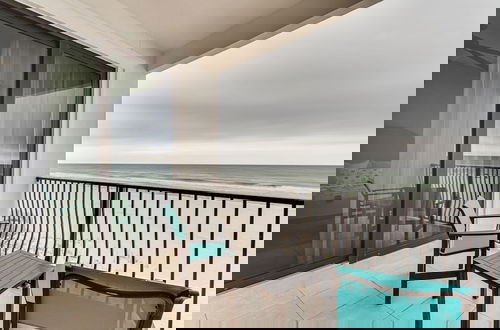 Foto 19 - Ocean Front Escape 4 Bedroom Home by RedAwning