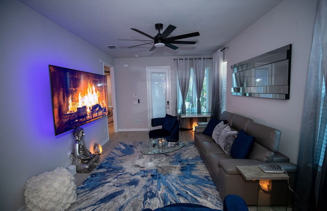 Brand New Modern Pet Friendly Zen Home W/ Private Home Theater & Hot Tub! 2 Bedroom Home by RedAwning - Foto 22
