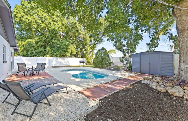 Sunny Palmetto Oasis: 4br Home With Private Pool 4 Bedroom Home by RedAwning - Foto 37