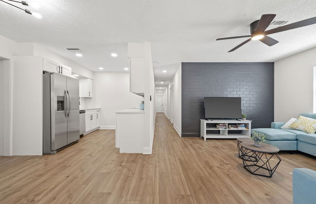Sunny Palmetto Oasis: 4br Home With Private Pool 4 Bedroom Home by RedAwning - Foto 23