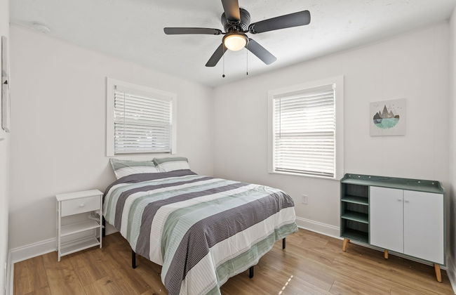 Sunny Palmetto Oasis: 4br Home With Private Pool 4 Bedroom Home by RedAwning - Foto 8