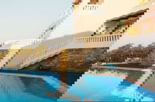 Foto 12 - Villa Cook With Pool and Terraces With sea Views