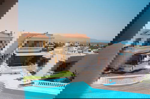 Foto 10 - Villa Cook With Pool and Terraces With sea Views
