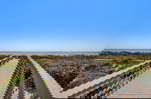 Foto 47 - Ocean Place Condo with Direct Access to the Beach by RedAwning