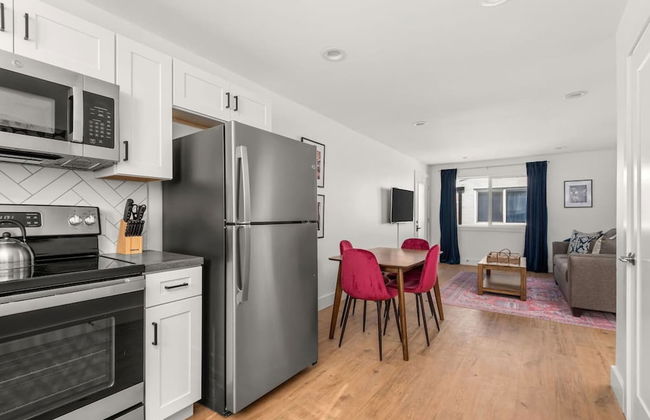 Nashville Nest: Contemporary City Living 2 Bedroom Apts - Photo 13