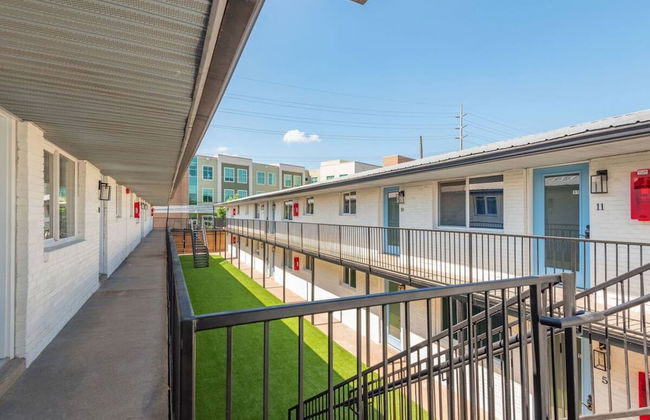 Nashville Nest: Contemporary City Living 2 Bedroom Apts - Photo 38