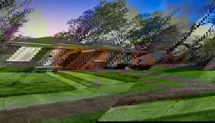 Photo 1 - Queen G2 Mansion 3 Bedroom Home by RedAwning