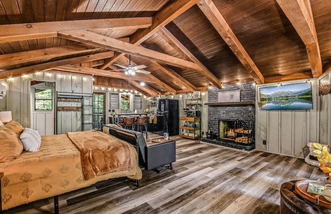Light'n Bug Bungalow 1 Bedroom Cabin by RedAwning - Foto 2