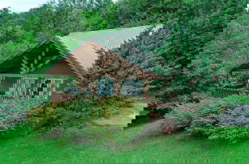 Photo 26 - Smoky Mountain Getaway 3 Bedroom Cabin by RedAwning