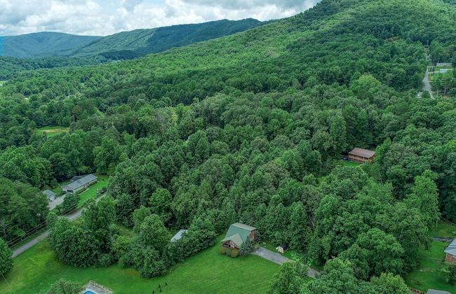 Smoky Mountain Getaway 3 Bedroom Cabin by RedAwning - Foto 27