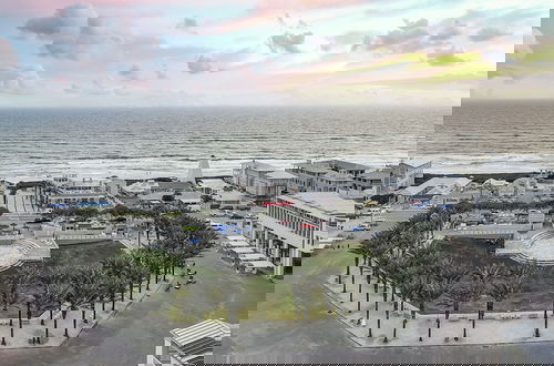 Foto 22 - Beach And Gulf Views From The Center Of Seaside! 2 Bedroom Condo by RedAwning