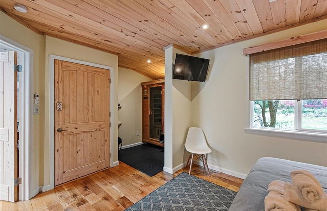 Pocono Scandinavian Cottage 2 Bedroom Cottage by RedAwning - Photo 43