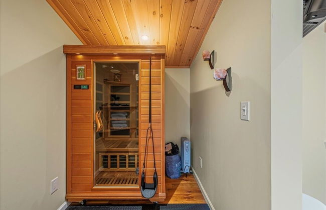 Pocono Scandinavian Cottage 2 Bedroom Cottage by RedAwning - Photo 36